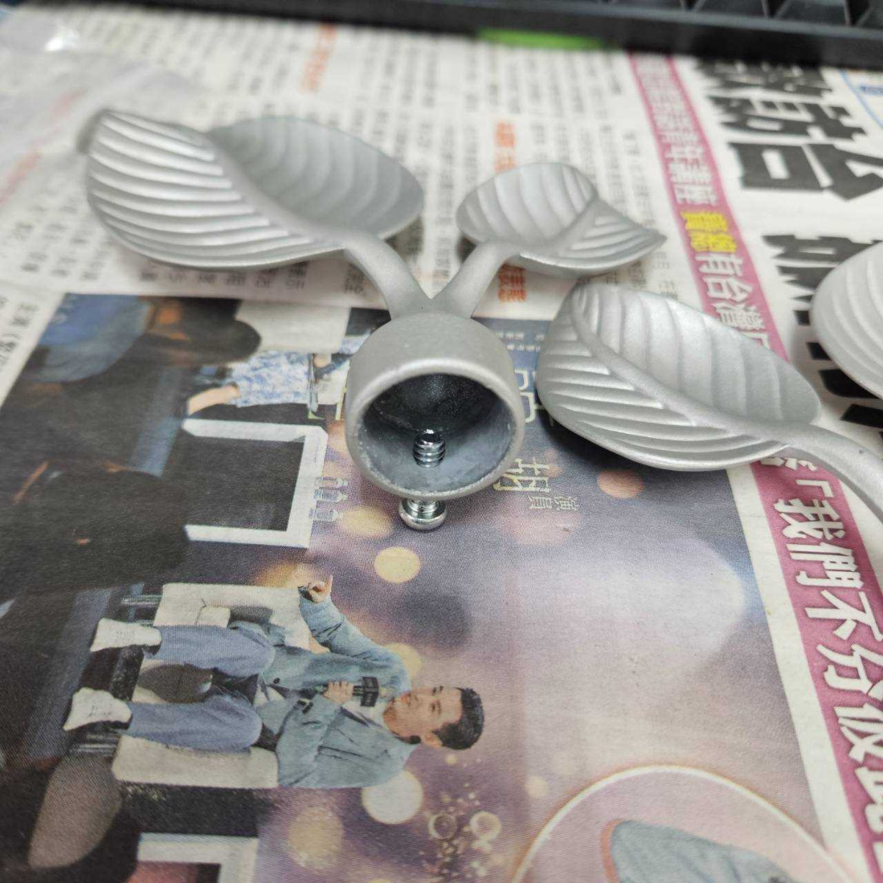 4131-葉子造型金屬飾品 兩個