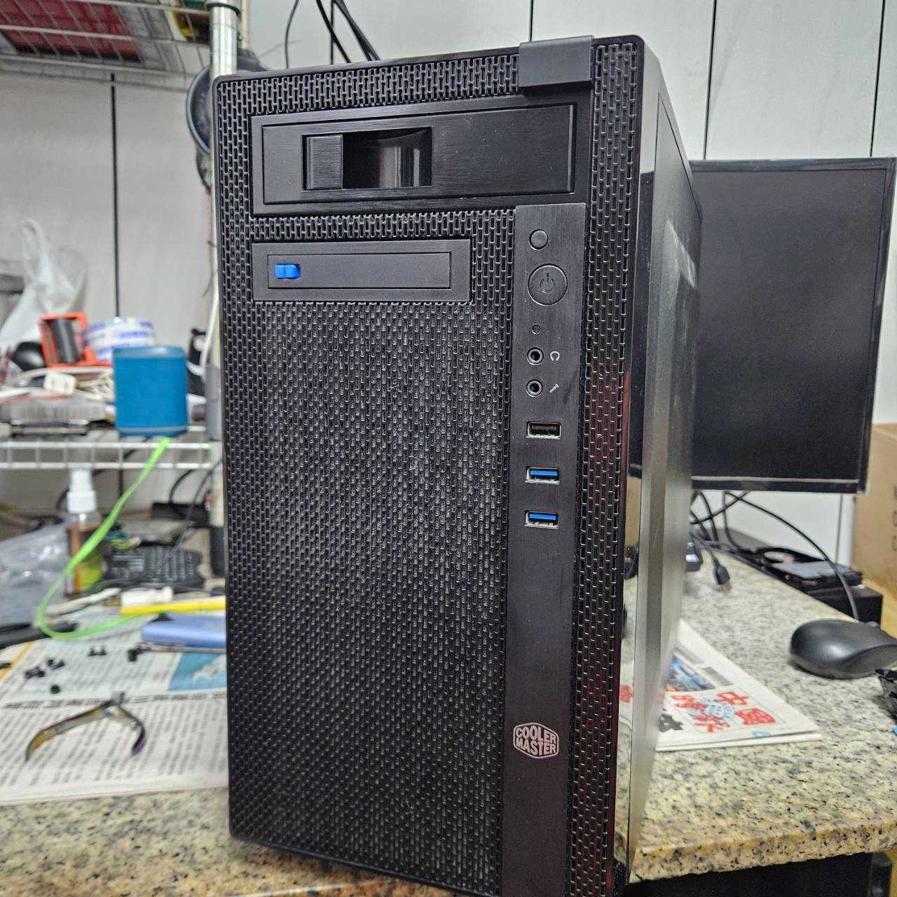 4257-r5 2600電腦一台