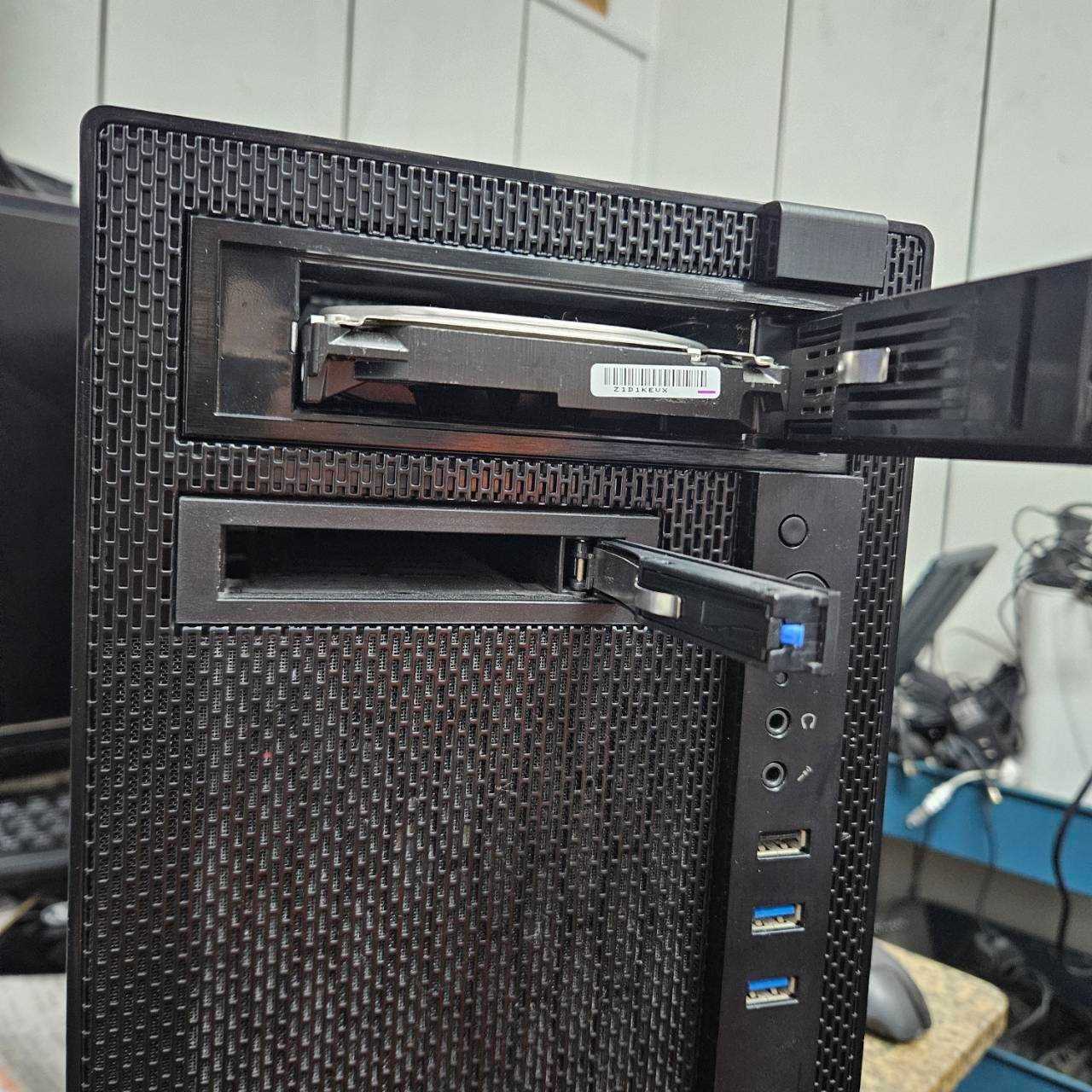 4257-r5 2600電腦一台