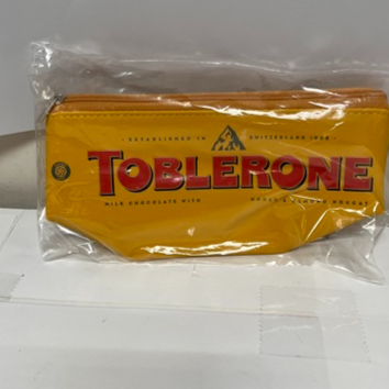 3949-三角造型化妝收納包