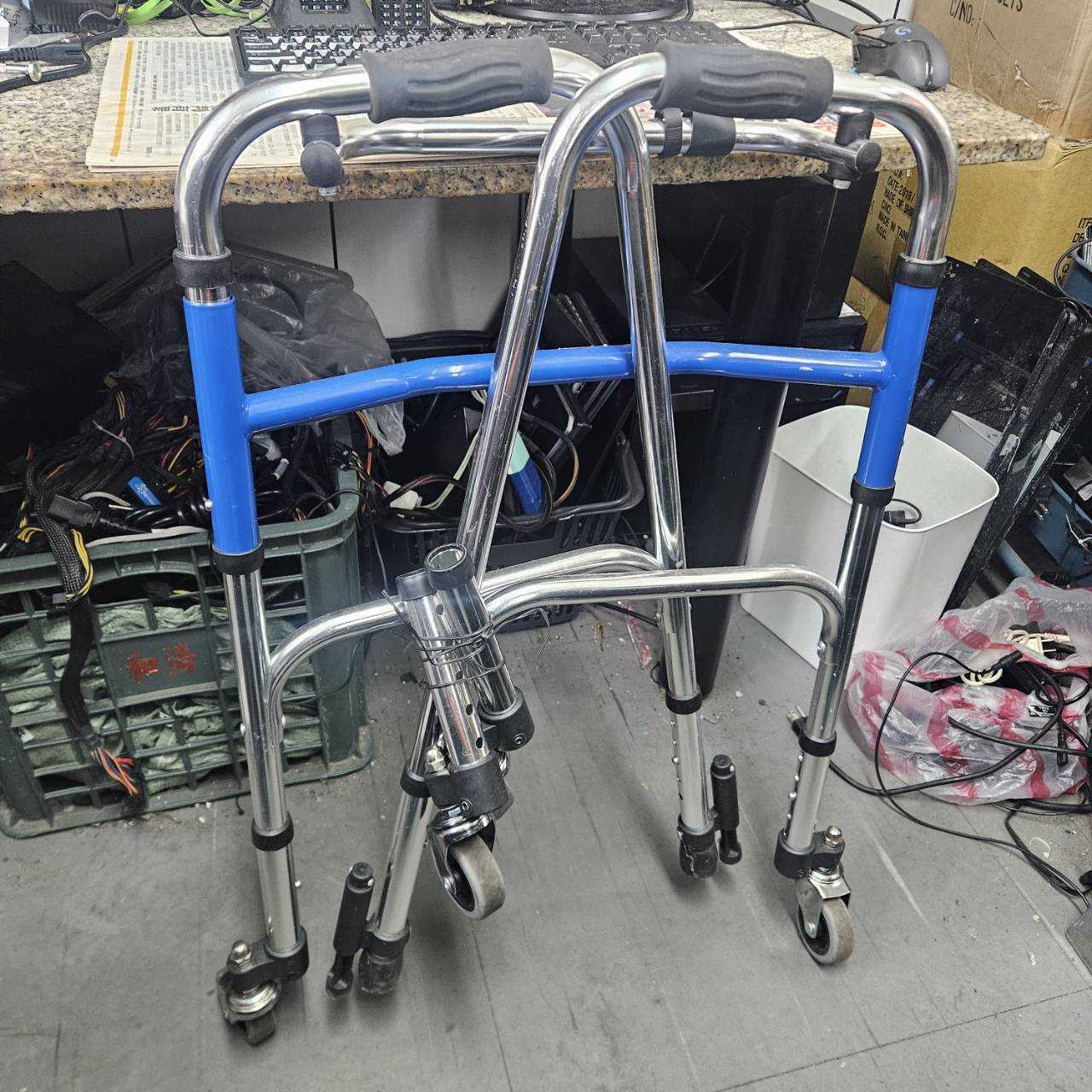 4670-四腳拐可切換輪子