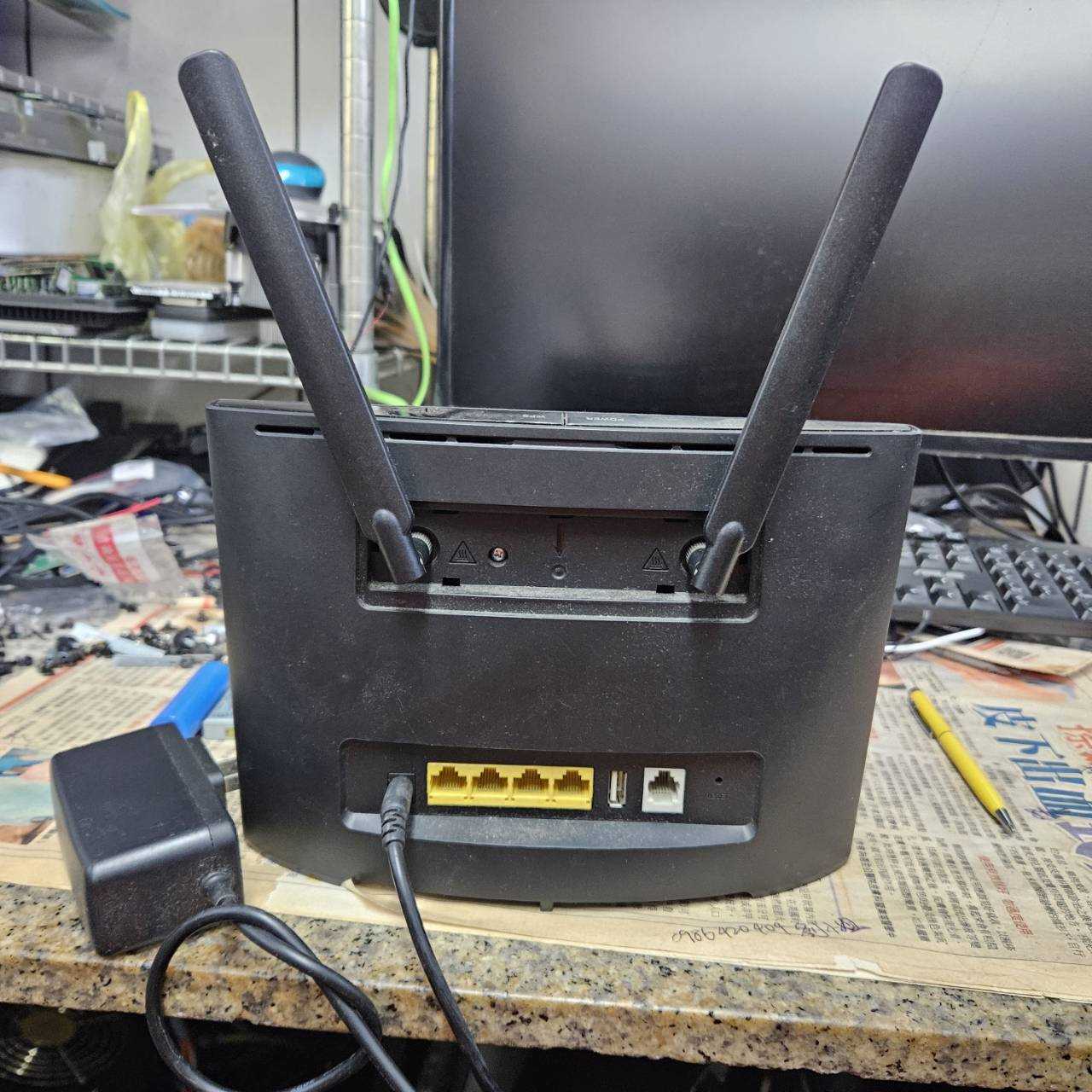 3224-HUAWEI B525 LTE路由器
